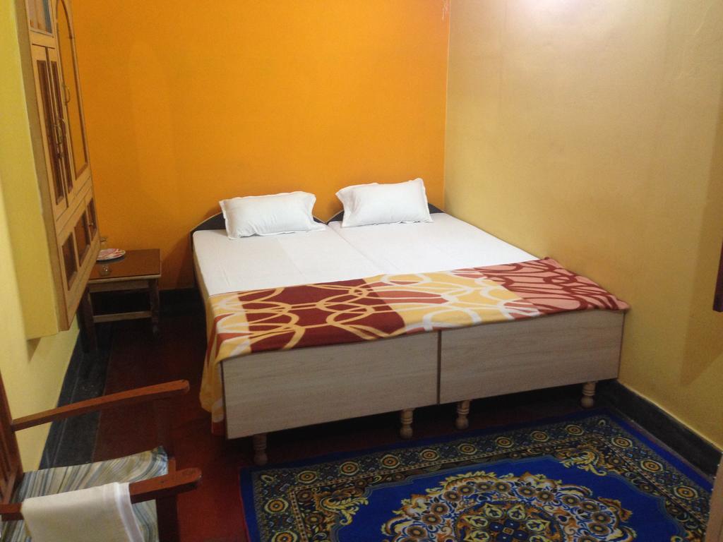 Paradise Inn Guest House Varanasi Phòng bức ảnh